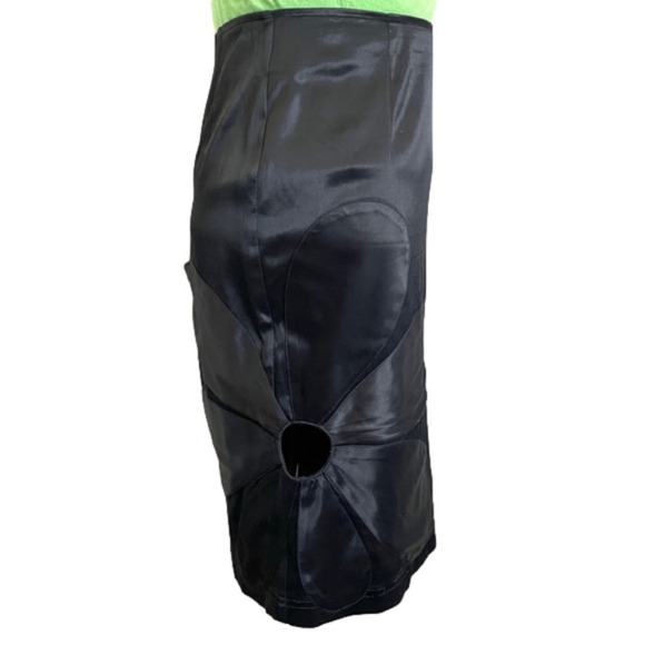 Vintage Italy Black Satin Patch Flower Cutout Pencil Knee Skirt - 8/M 🇮🇹 - Picture 5 of 9